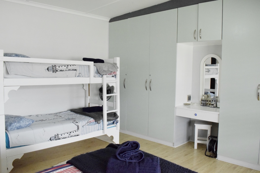 5 Bedroom Property for Sale in Struisbaai Western Cape